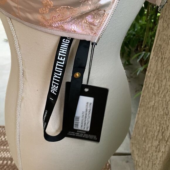 Pretty Little Thing Halter Top NWT - Picture 9 of 13